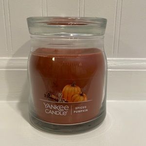 Yankee Candle ‘Spiced Pumpkin’ 🎃 candle 🕯️